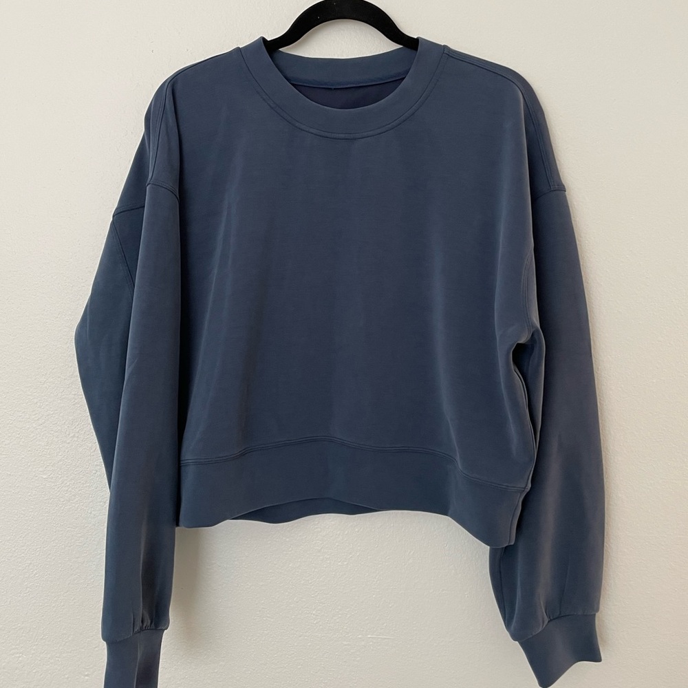 Lululemon Cropped Softstreme Sweatshirt EUC Dark Blue Size 8